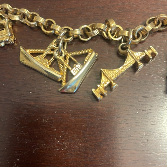 Charm bracelet with San Francisco charms - Picture 4 of 6